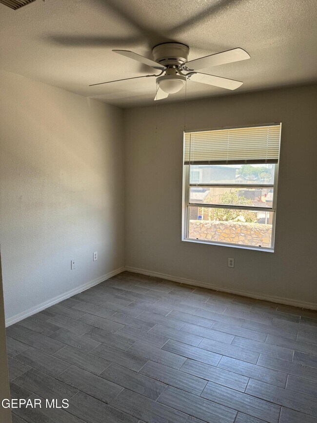 Building Photo - 6027 Brook Hollow Dr