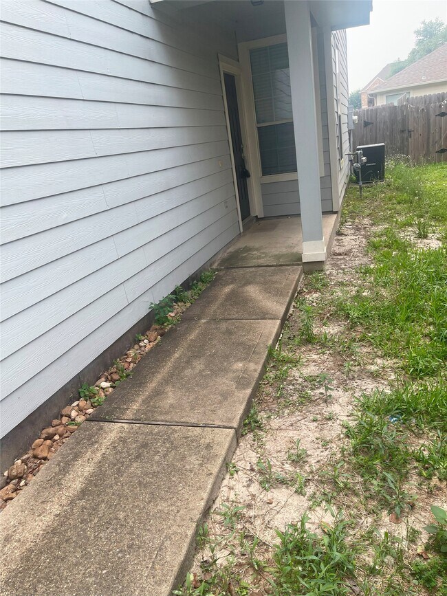 Building Photo - 5815 Vinemont Ln