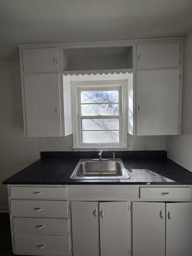 Building Photo - 511 Funston