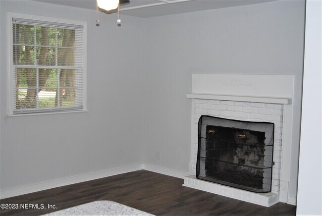 Building Photo - 2730 Apache Ave