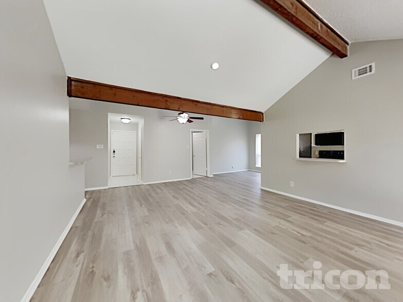 Building Photo - 1110 Poppets Way