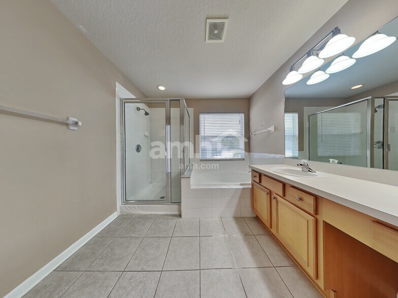 Building Photo - 1601 Acorn Leaf Ct
