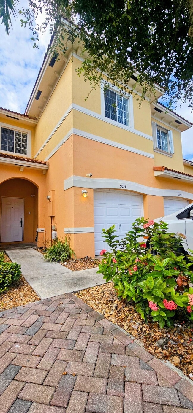 Building Photo - 5032 SE Mariner Garden Cir