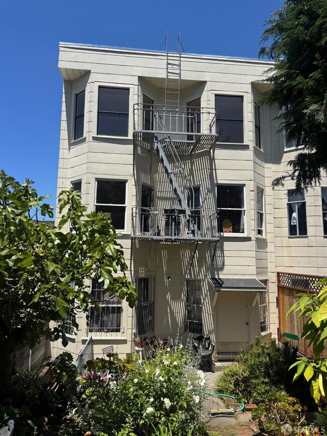 Building Photo - 1459 Haight St