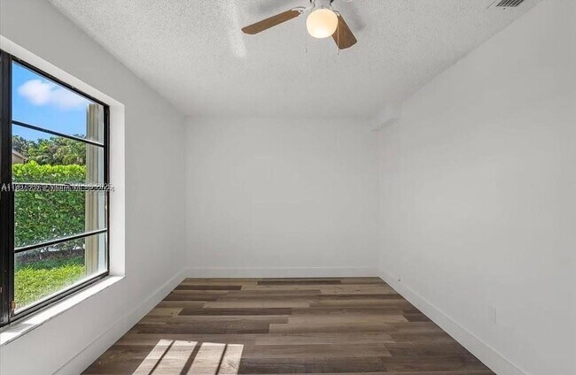 Building Photo - 2512 SW 113th Ct