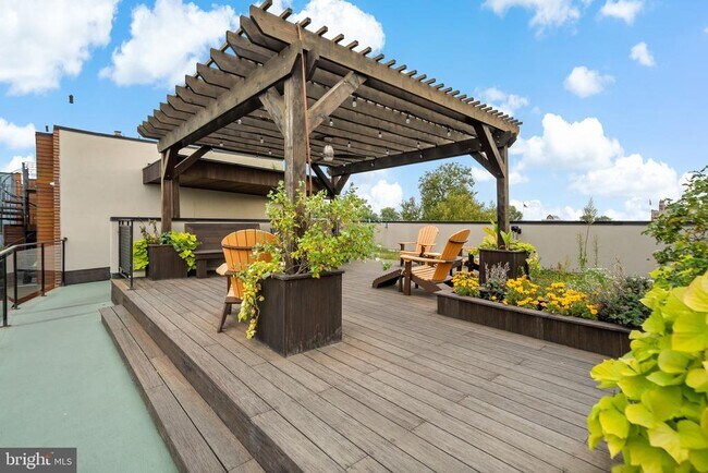 Building Photo - 1247 E Columbia Ave