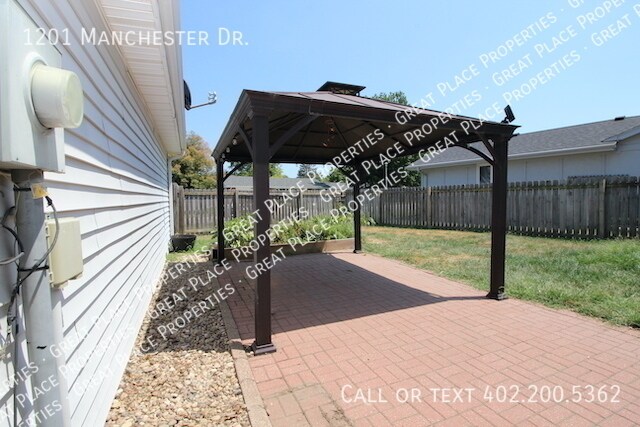 Building Photo - 1201 Manchester Dr