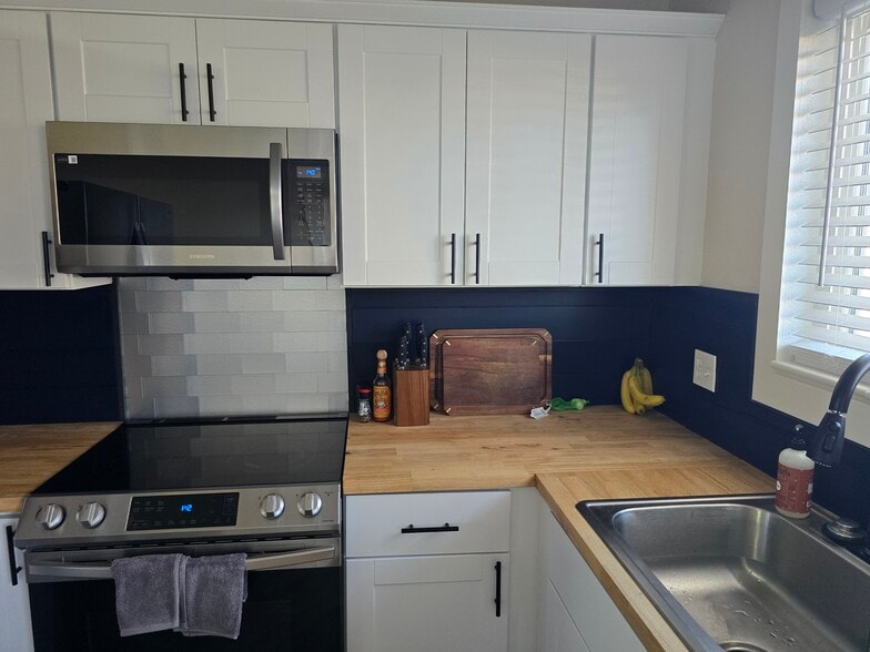 Kitchen - 902 S Zephyr Ct