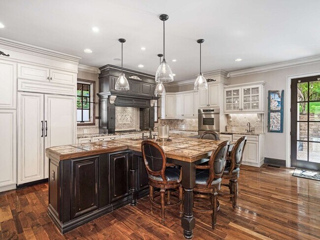 Building Photo - 3807 Harding Pl