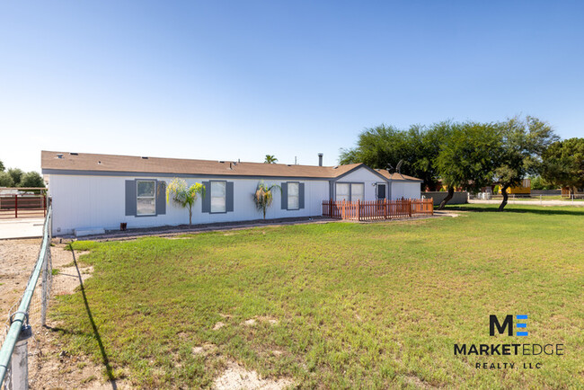 Building Photo - 5Bed/3Bath Home in Buckeye, AZ! Ready for ...