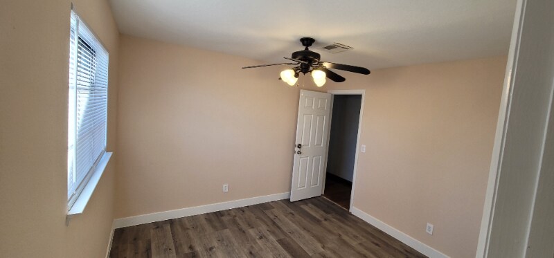 Building Photo - 5709 Avenida Silla