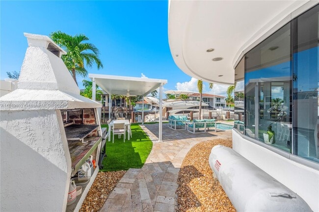 Building Photo - 3344 NE 167th St