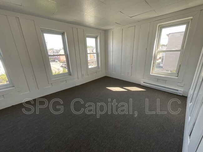 Building Photo - 250 W Jackson St