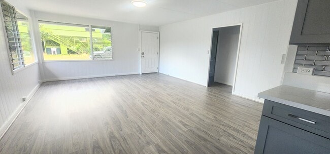 Building Photo - TN-110