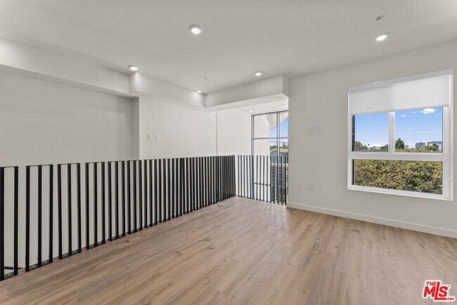 Building Photo - 3105 Bellevue Ave