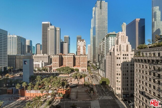 Building Photo - 312 W 5th St