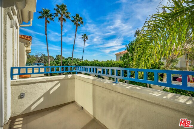 Building Photo - 6463 Zuma View Pl