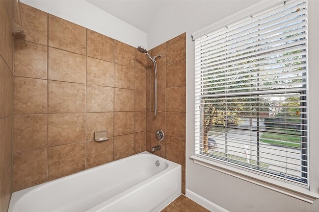 Building Photo - 8858 Distant Woods Dr