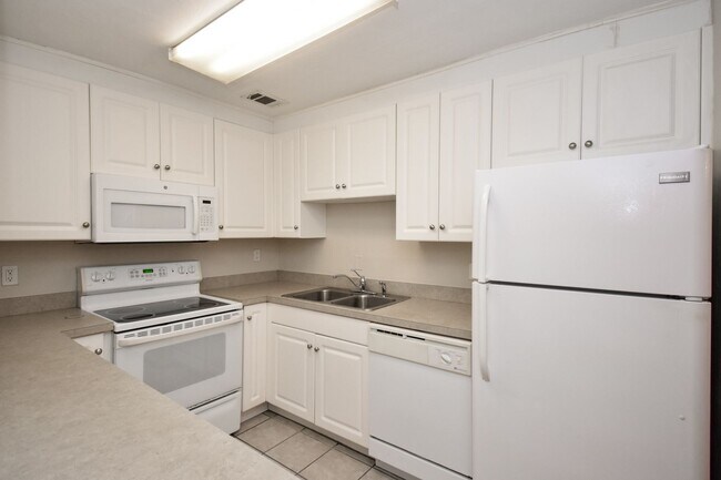 Building Photo - 501 SW 75th St