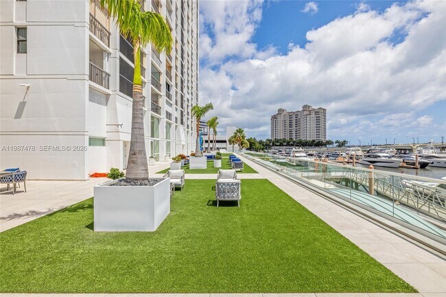 Building Photo - 400 N Flagler Dr