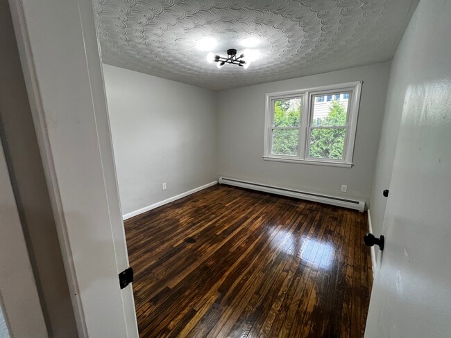 Building Photo - 388 Burncoat St