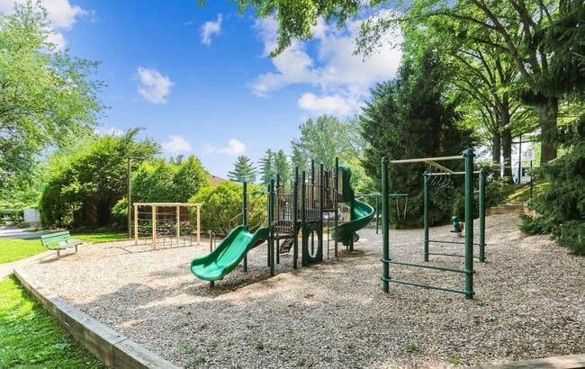Building Photo - Fabulous 3BR/3.5BA Potomac Townhome, in In...