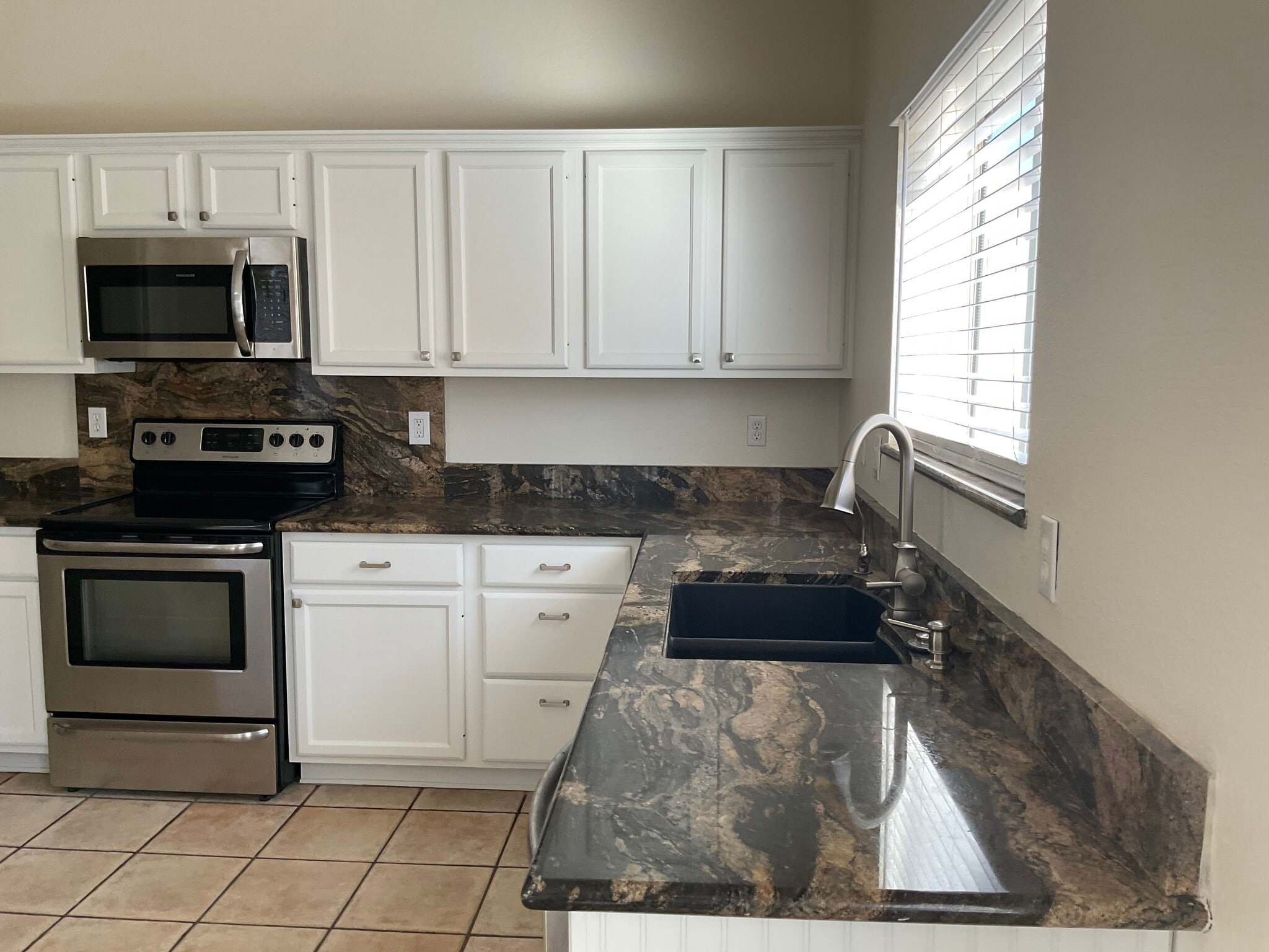 Building Photo - 4307 E South Fork Dr