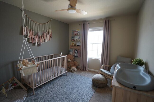 Building Photo - 3221 Pearlman Dr