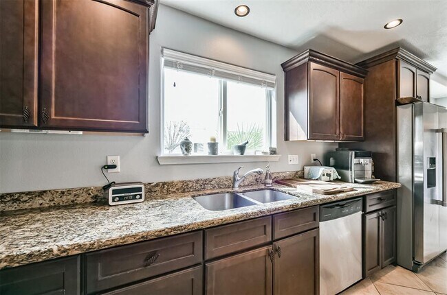Building Photo - 12114 Rocky Knoll Dr