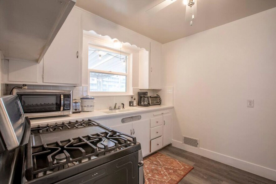 Building Photo - 239 N Center St