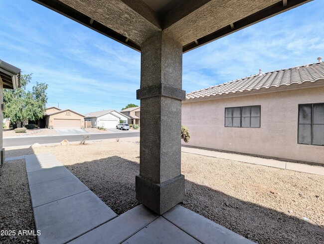 Building Photo - 8861 W Paradise Dr