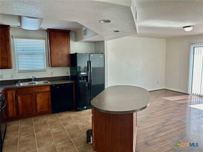 Building Photo - 135 Rush Haven