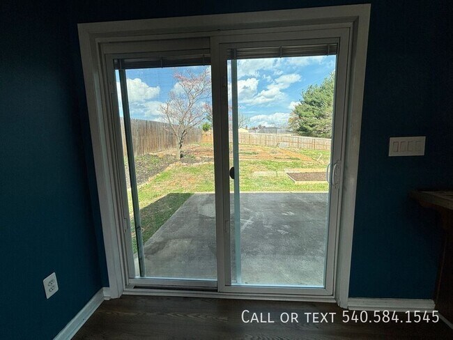 Building Photo - 3615 Ellen Dr