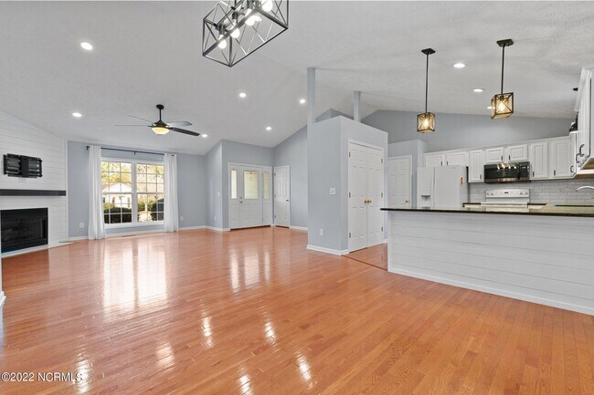 Building Photo - 120 Crimson Ct