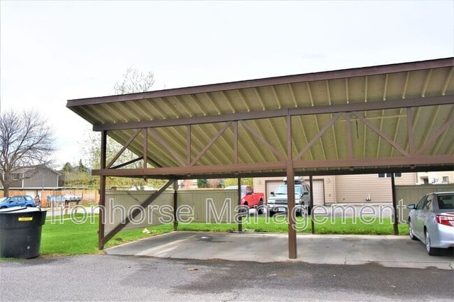 Building Photo - 119 S 15th Ave