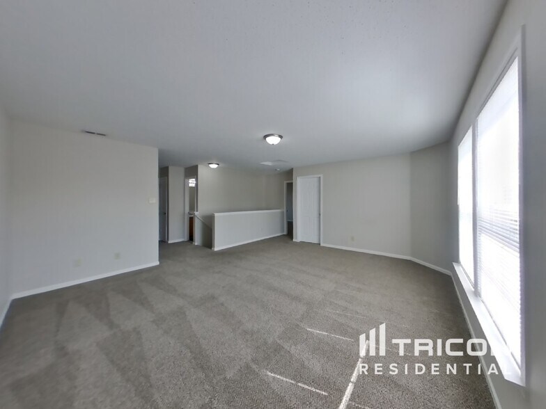 Building Photo - 7657 Charlotte Dr