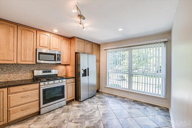 Building Photo - 3902 Springbrook Dr