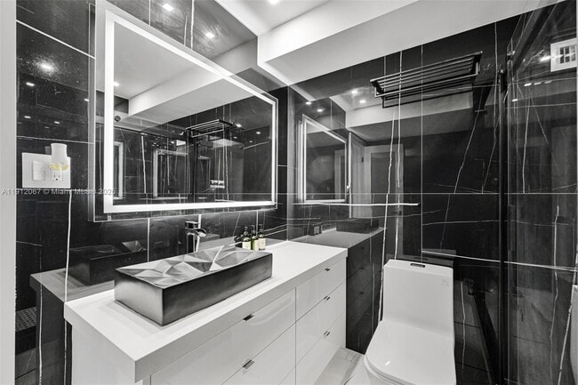 Building Photo - 1000 West Ave