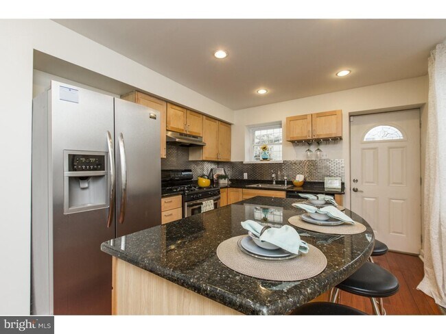 Building Photo - Amazing 3bd/2.5 Fairmount Home