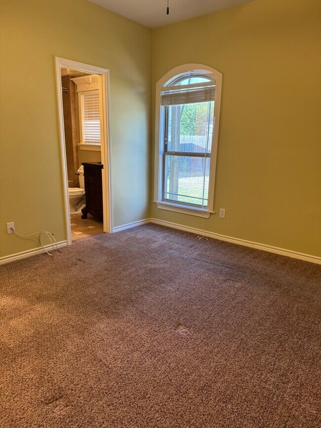 Building Photo - 34534 Lake Side Dr