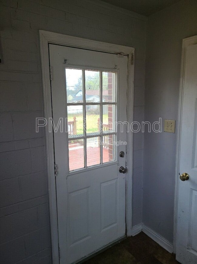 Building Photo - 6529 Holliday Rd