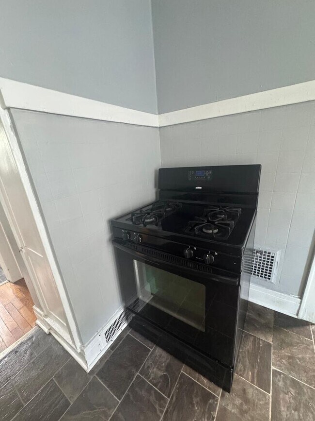 Building Photo - Eastwood Charmer – Updated 3-Bedroom with ...