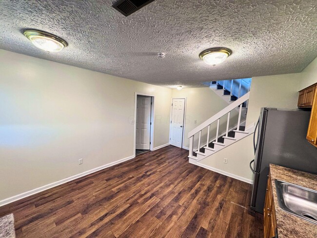 Building Photo - 4925 Godown Rd