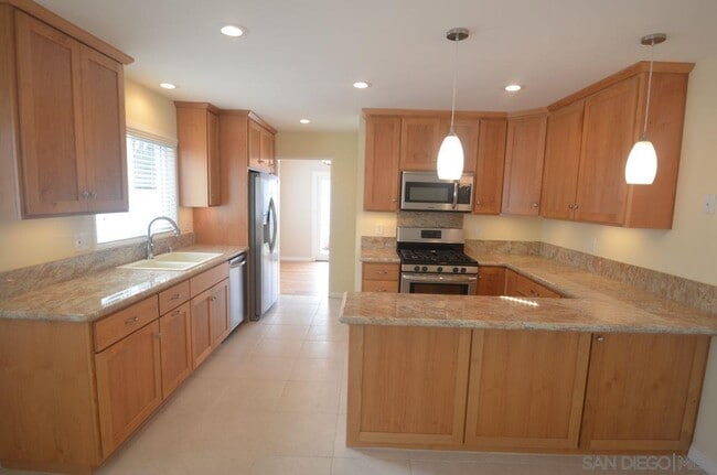 Building Photo - 2657 Gobat Ave