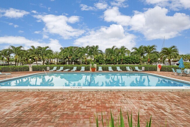 Building Photo - 401 Golden Isles Dr
