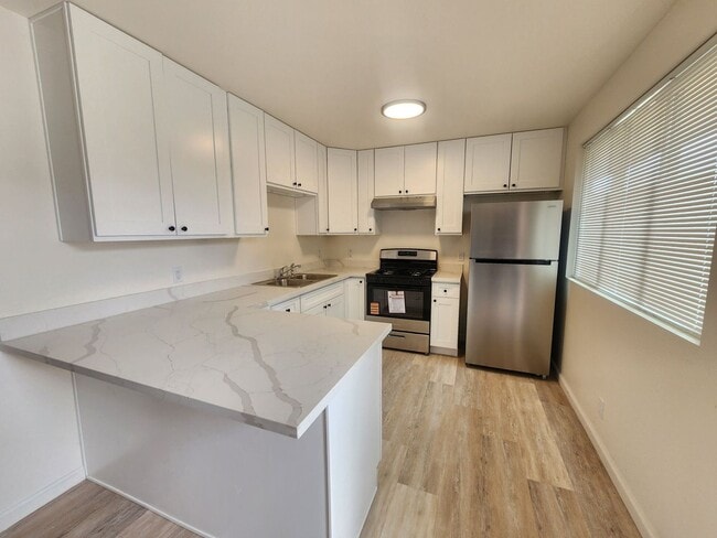 Building Photo - Alamo Apartments 6333