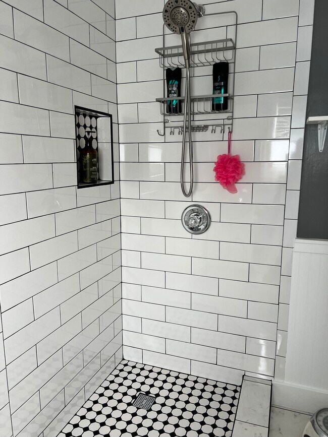 Building Photo - 10628 Genesta Ave