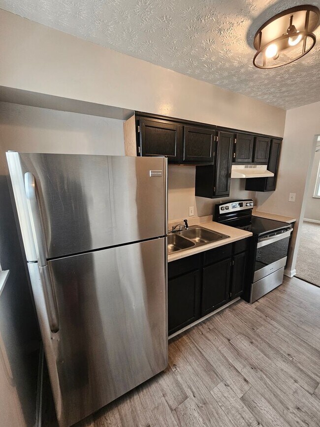 Building Photo - Move-In Ready 3BR/1BA Home w/ 2-Car Garage | Recently Updated