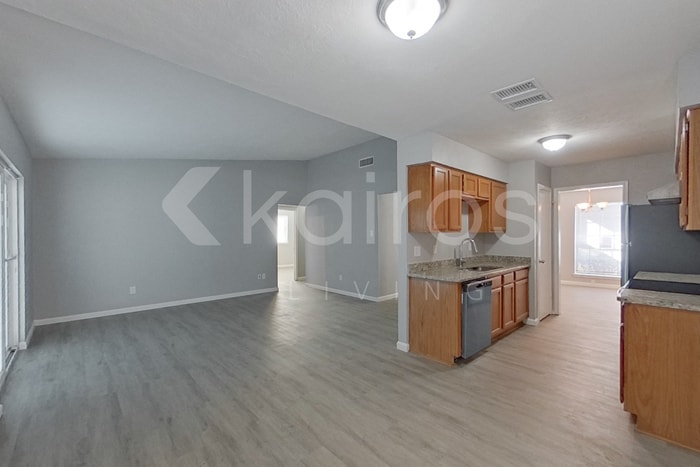 Building Photo - 422 David Dr