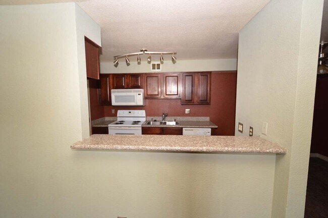 Building Photo - 2nd Floor Condo in a Gated Community